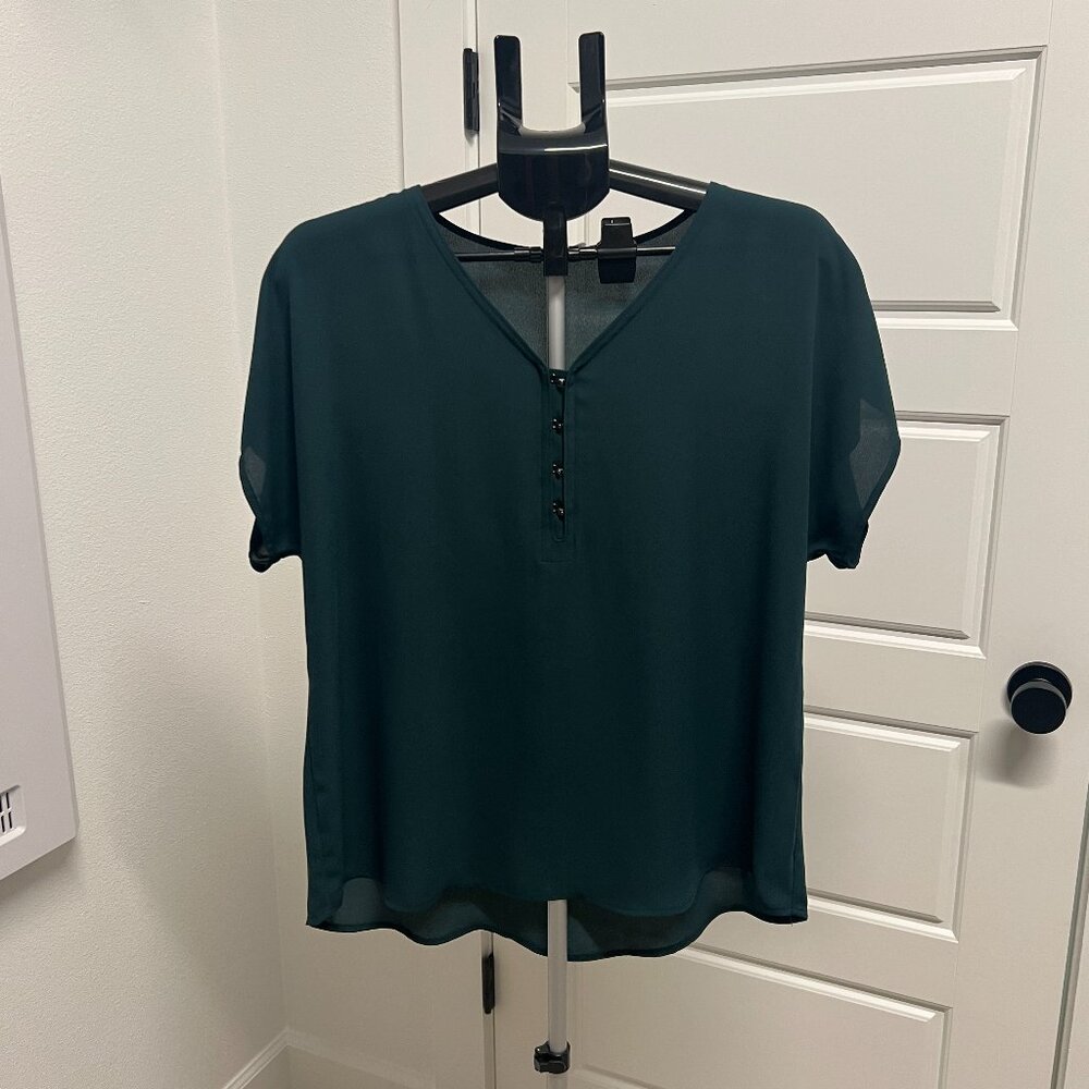 Maurices Green Short Sleeve Blouse with Hook Detail, Size L, NWOT